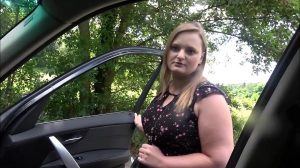 Mollige Anhalterin lässt sich ficken